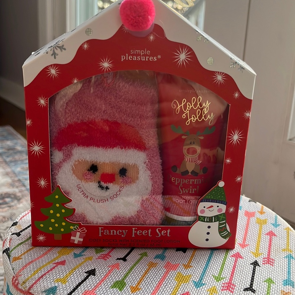 Fancy Feet Set cozy socks with scented foot lotion🎄